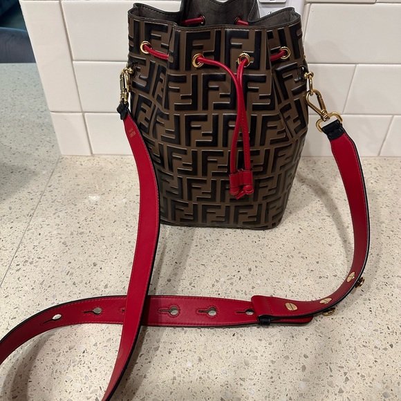 Fendi bucket bag - Picture 4 of 12